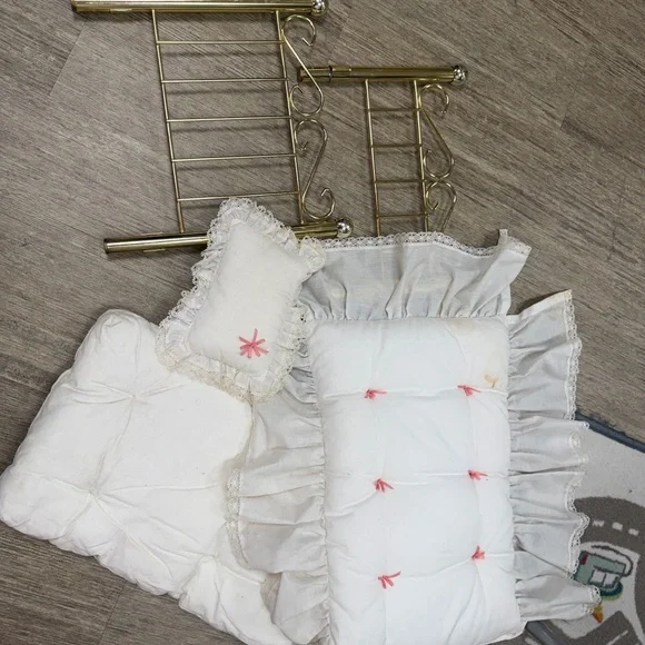 Retired American Girl Samantha Parkington Bed - Picture 2 of 6